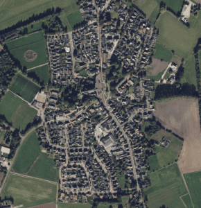 Helder overzicht van Zieuwent dorp en omgeving vanaf de lucht.